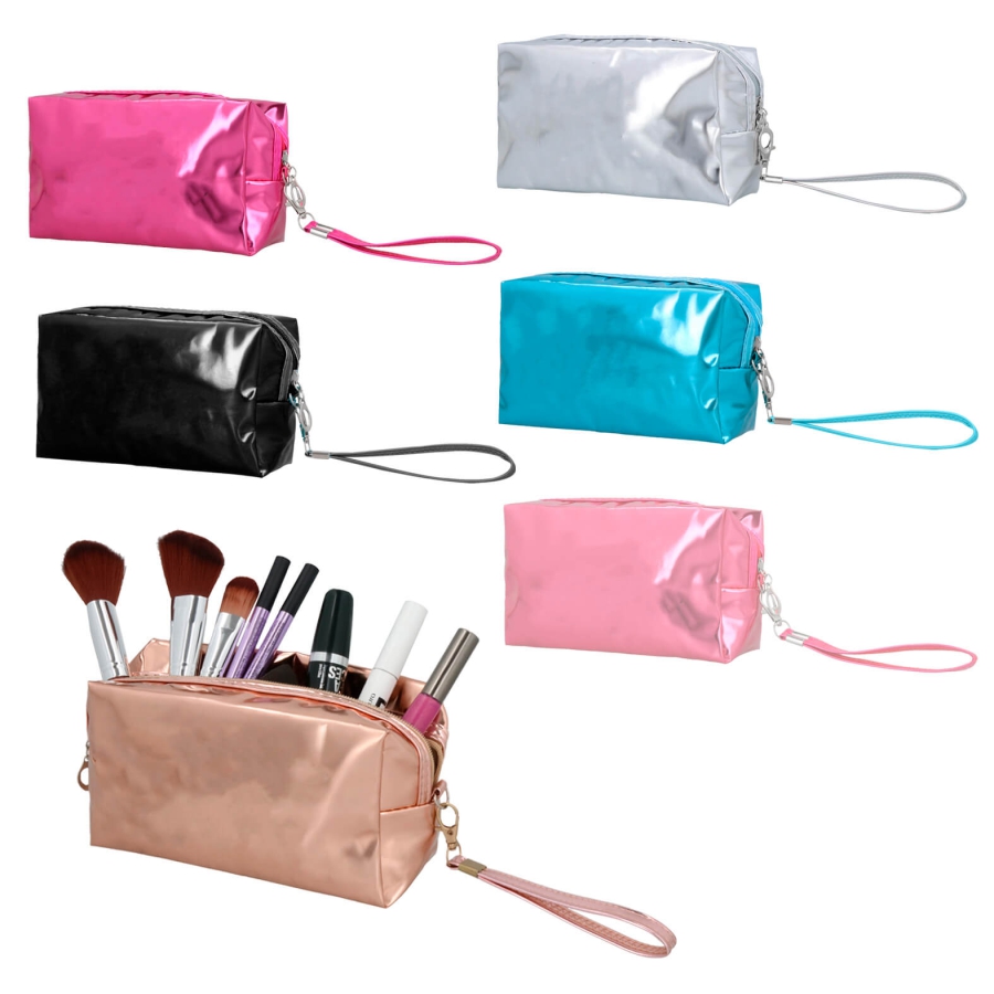 COSMETIQUERA DE PVC CON ACABADO METÁLICO, CIERRE , CORREA INTERCAMBIABLE Y FUELLE. F0365